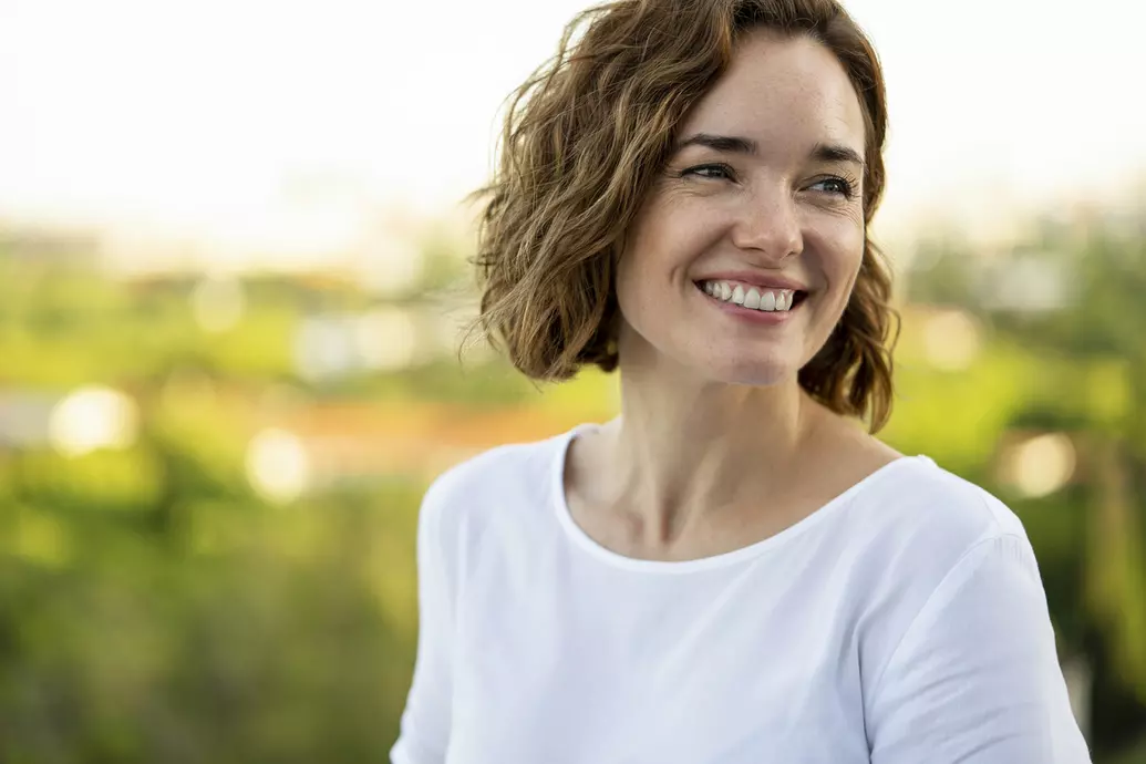 mulher feliz sorrindo ícone